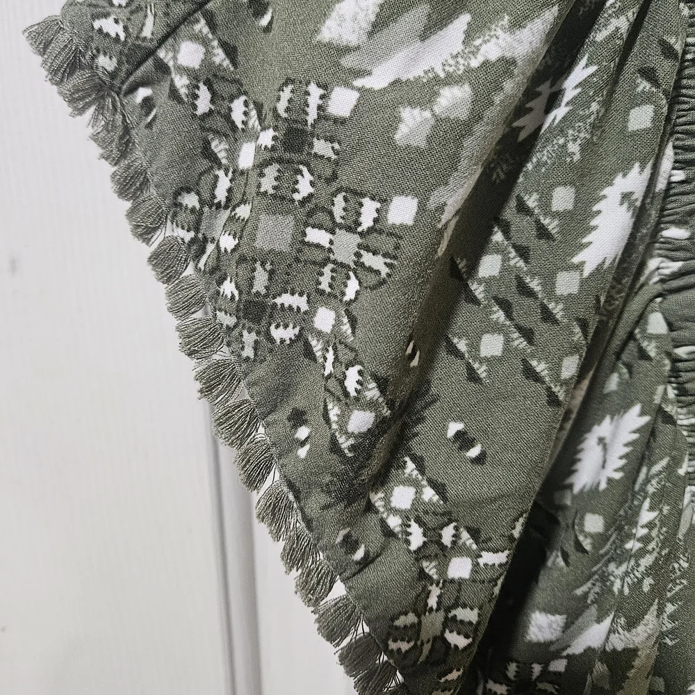 2X Derek Heart Olive and White Patterned Romper - Picture 3 of 3